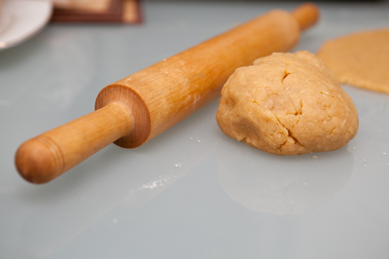 the dough rolling pin cooking free photo