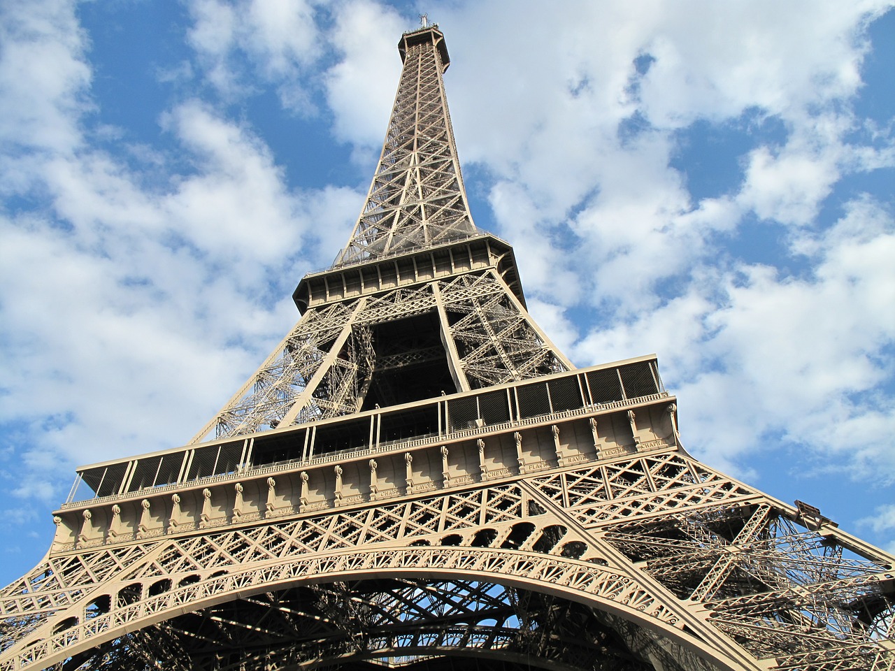 the eiffel tower architecture real estate free photo