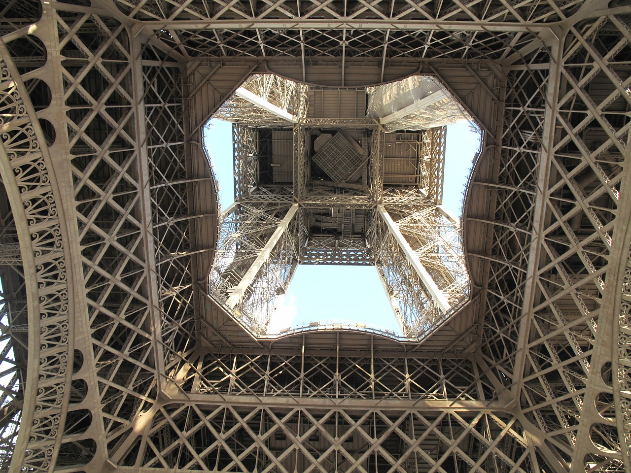 the eiffel tower architecture real estate free photo