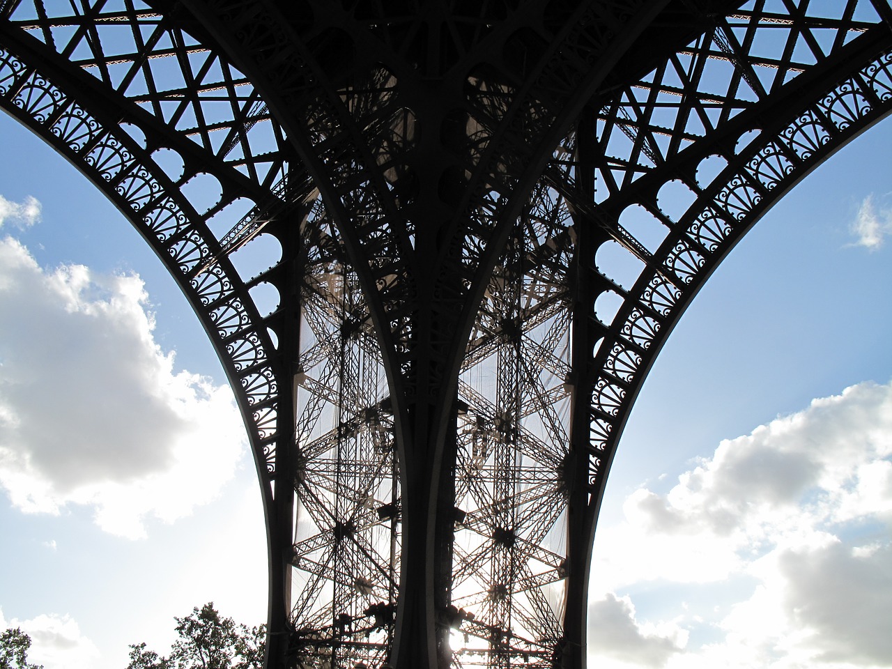 the eiffel tower architecture real estate free photo
