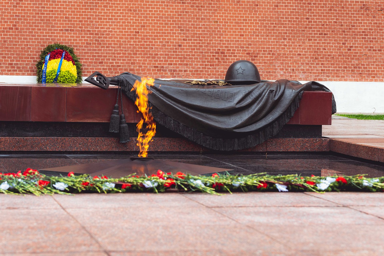 the eternal flame  moscow  kremlin free photo