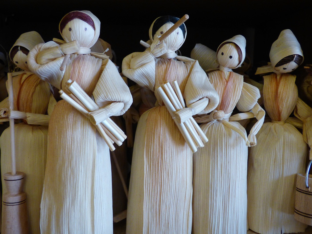 the figurine handicraft straw free photo