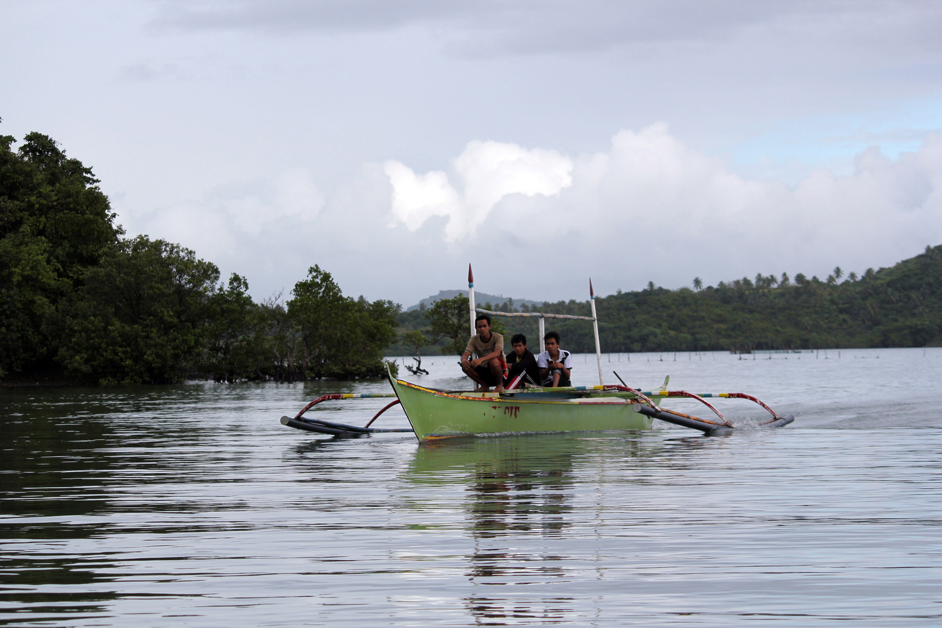 fisherman log beach free photo