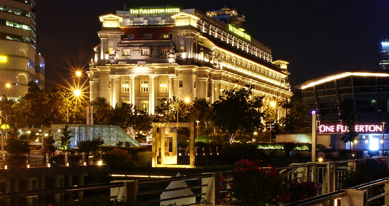 the fullerton hotel singapore oldest hotel free photo