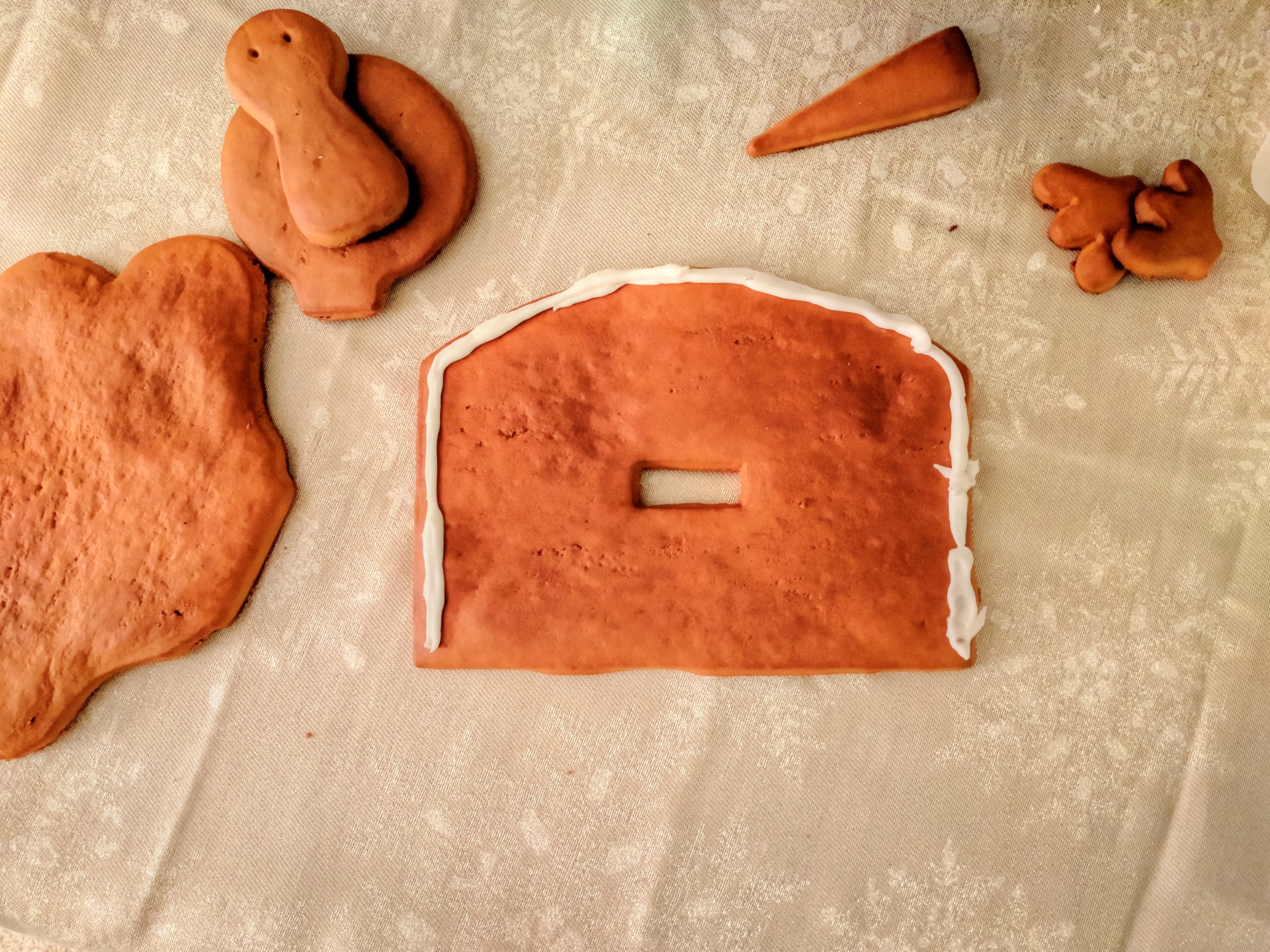 flat lay gingerbread gingerbread house free photo