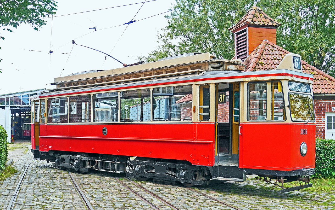 the hamburg tram  oldtimer  museum free photo