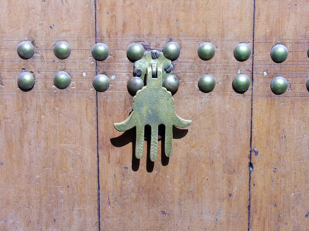 the hand of fatima door old port free photo