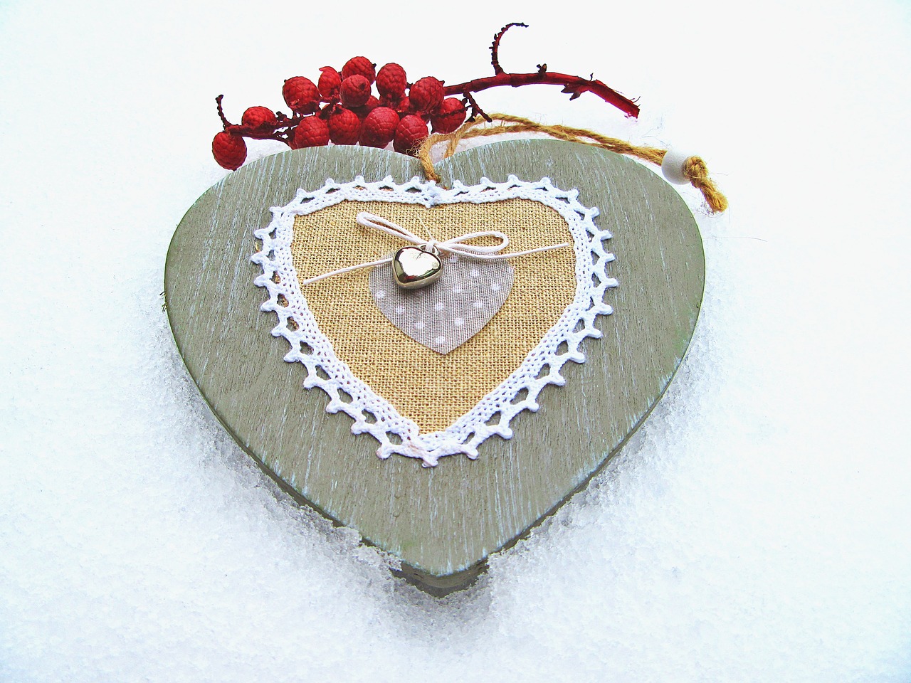 the heart of snow wooden heart free photo