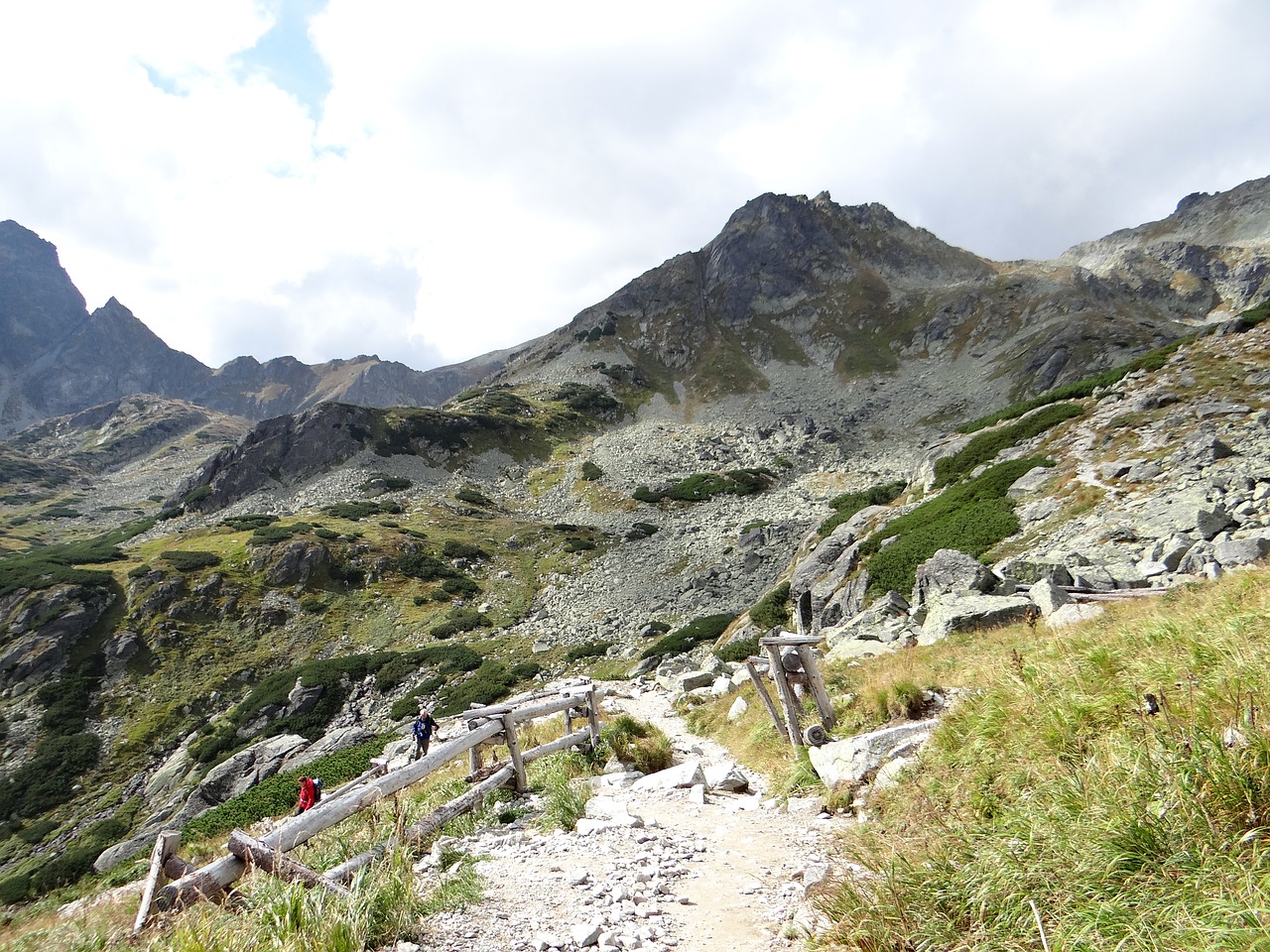 the high tatras road to scratch hiking trail free photo