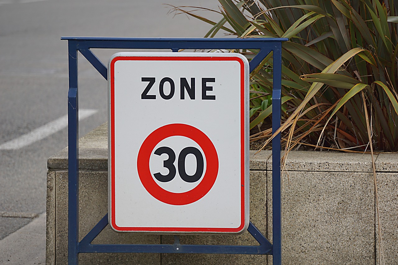 the highway code city speed limit free photo