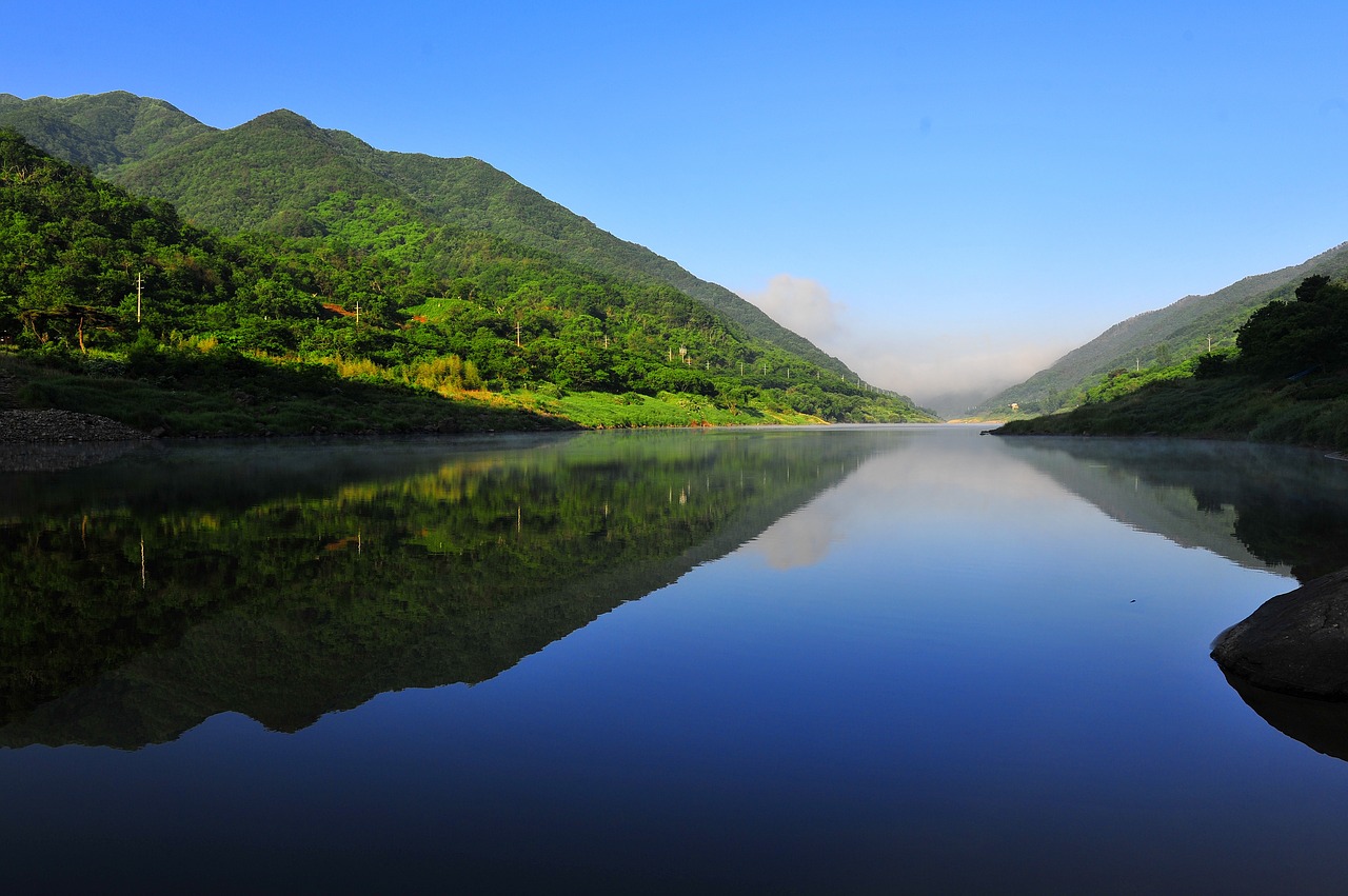 the island with breakfast seomjingang of spring glass and steel free photo