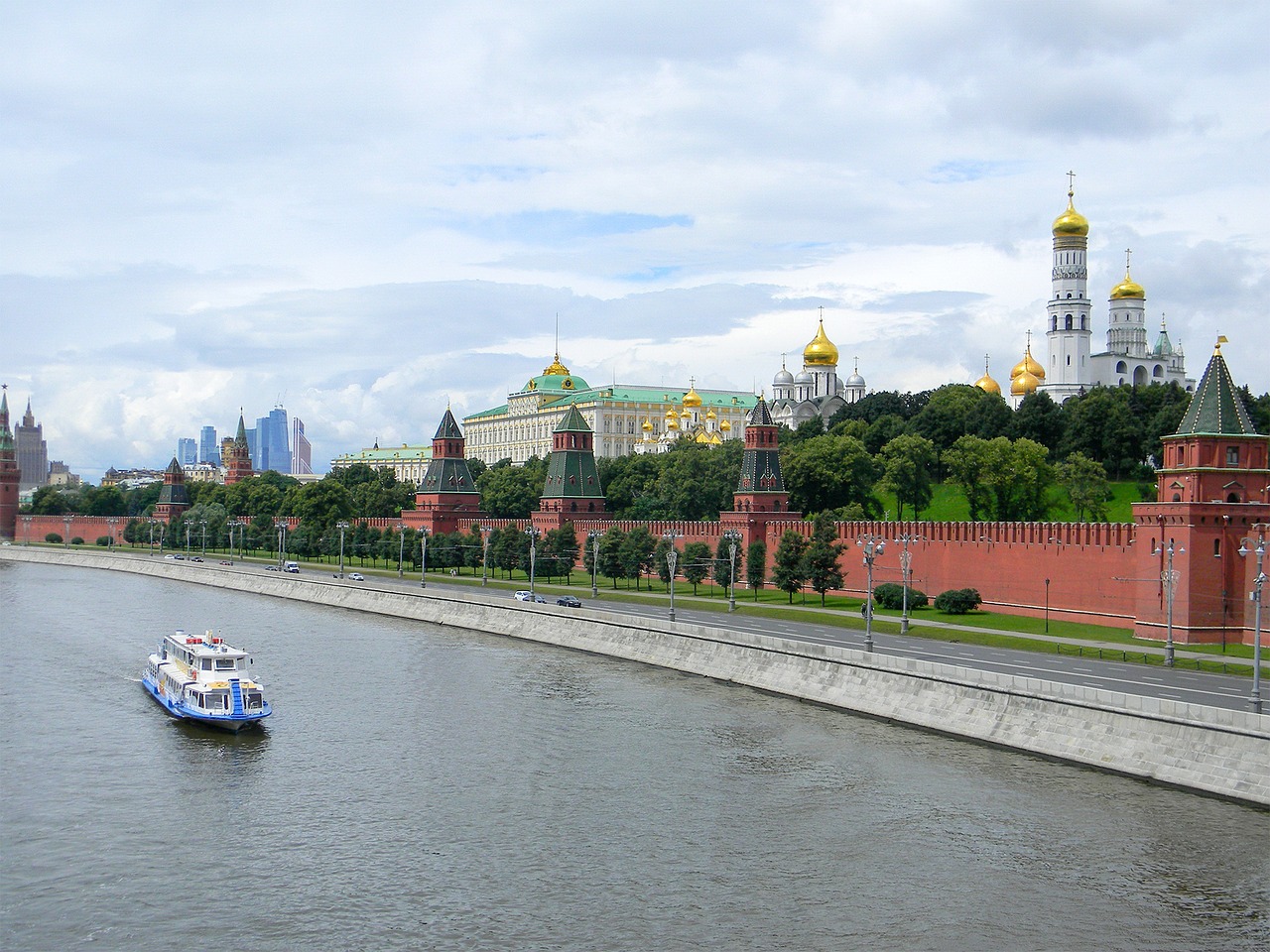 the kremlin kremlevskaya embankment moscow free photo