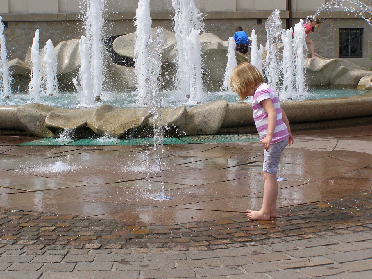 the little girl fountain child free photo