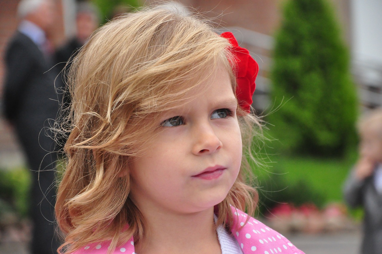 the little girl flower portrait free photo