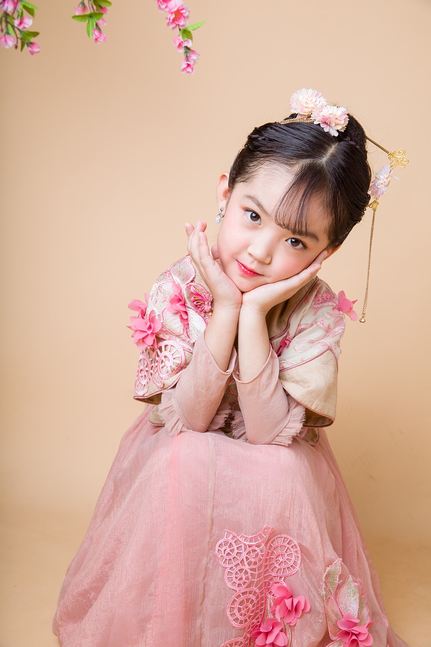 the little girl  cute  lively free photo