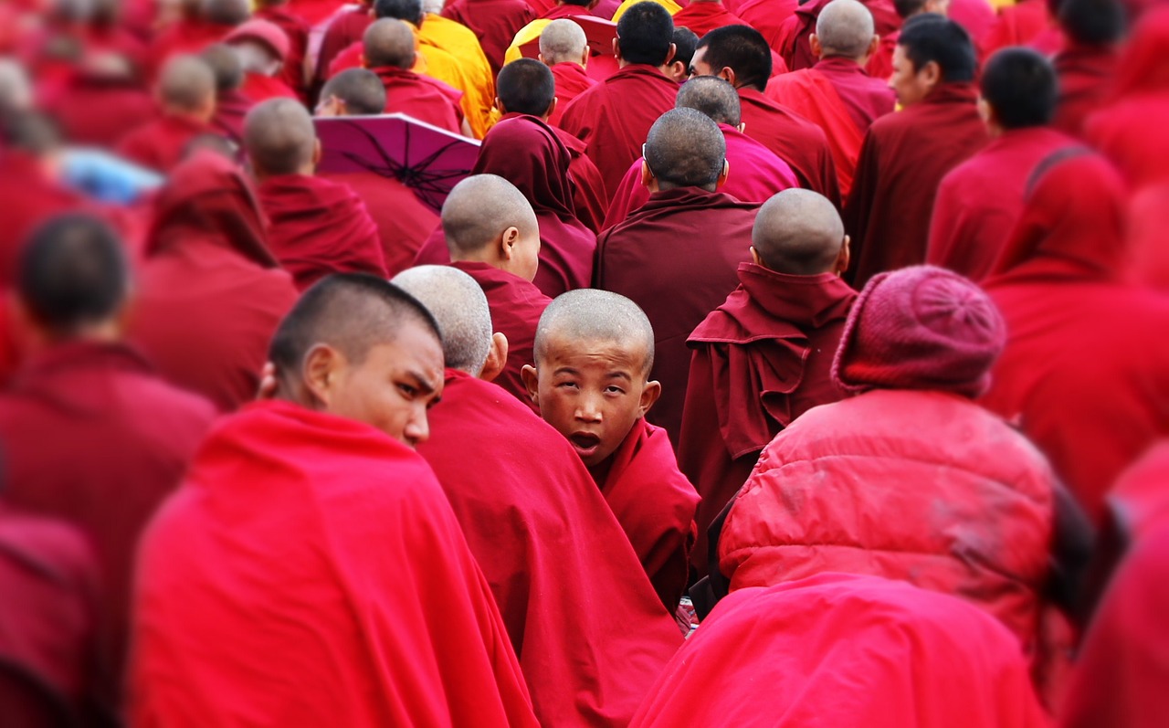 the monks the monk the dalai lama free photo