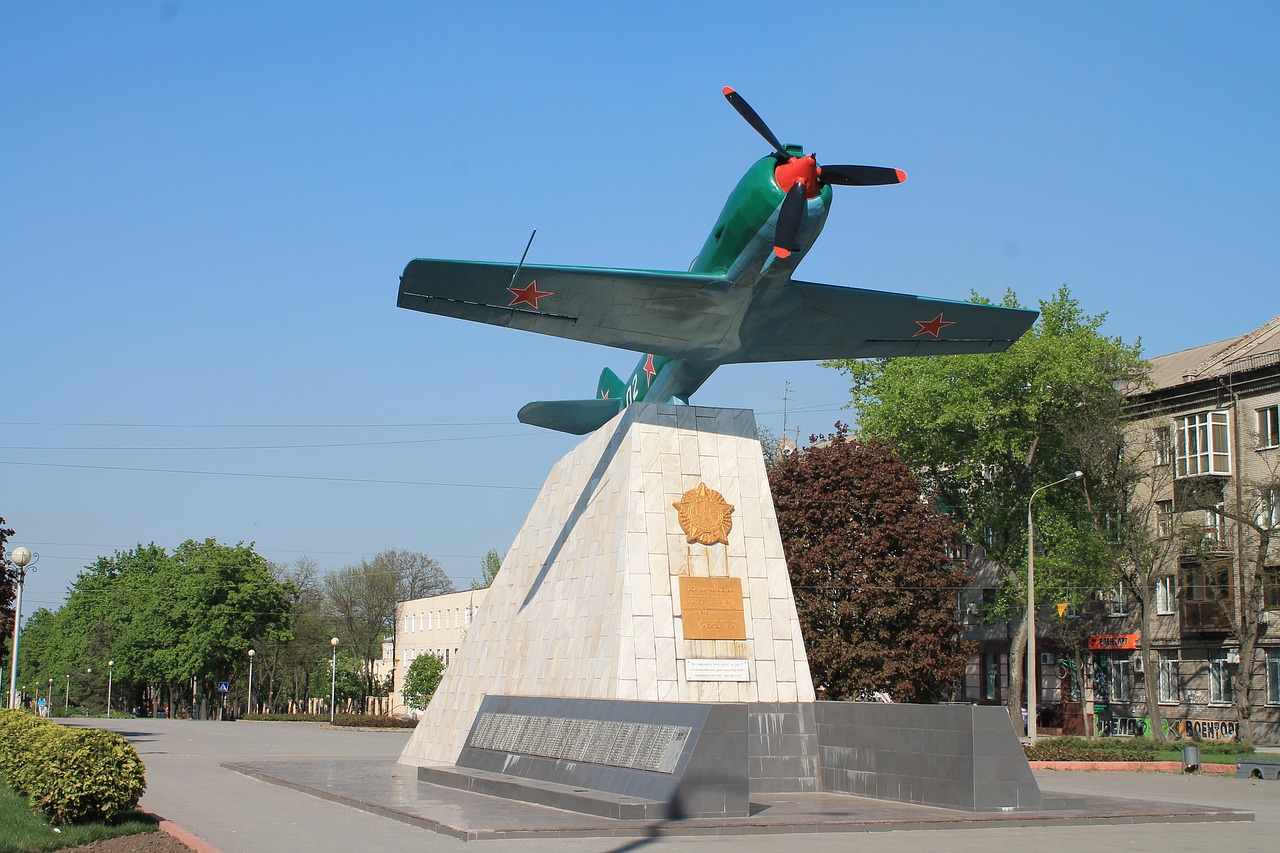 the monument to the pilots  the second world war  the great patriotic war free photo