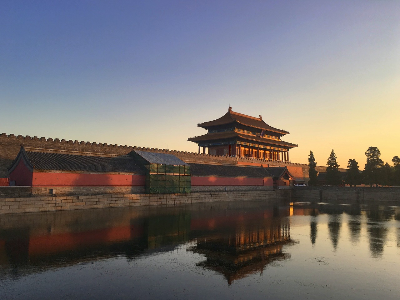 the national palace museum twilight reflection free photo