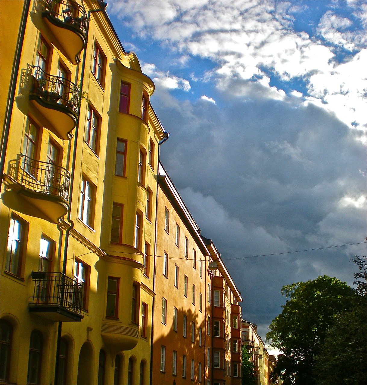 the national romance cloud facade free photo