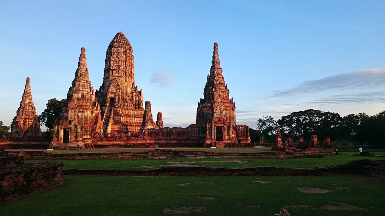 the old temple ayutthaya measure free photo