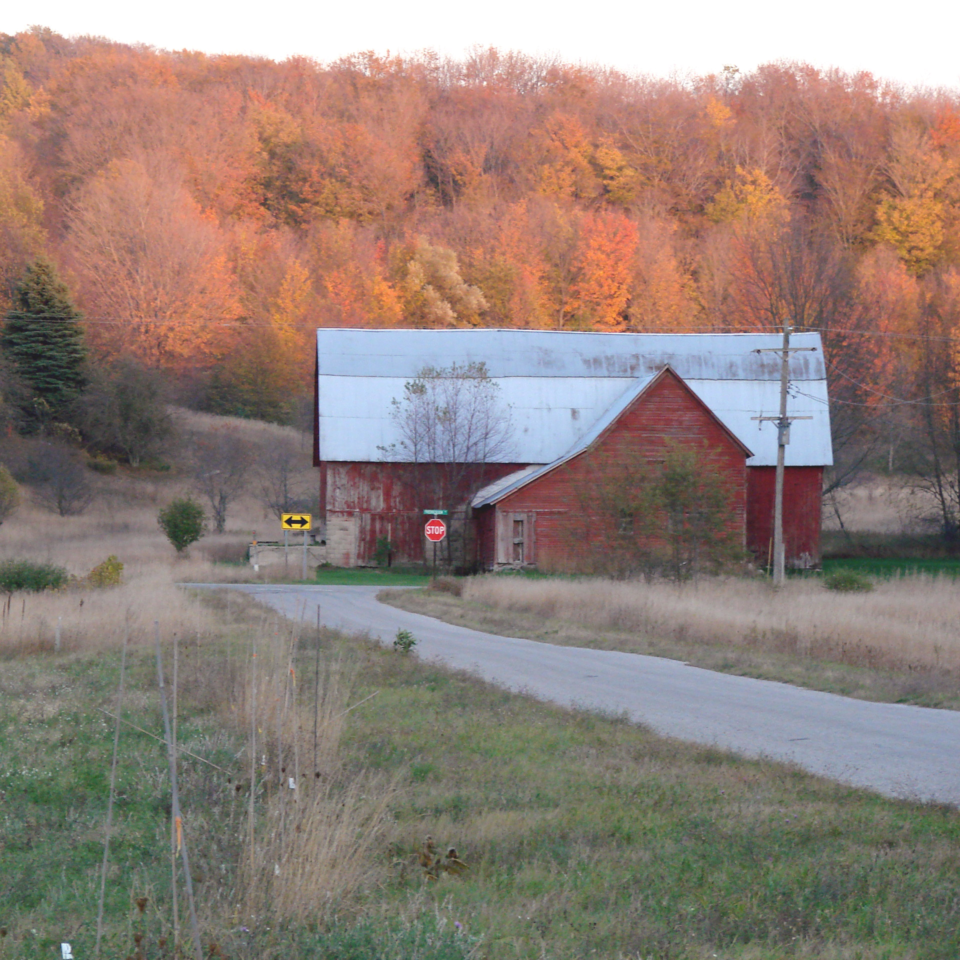 old red barn countryside michigan free photo