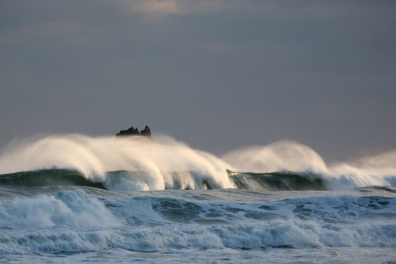 the pacific ocean wave wind free photo