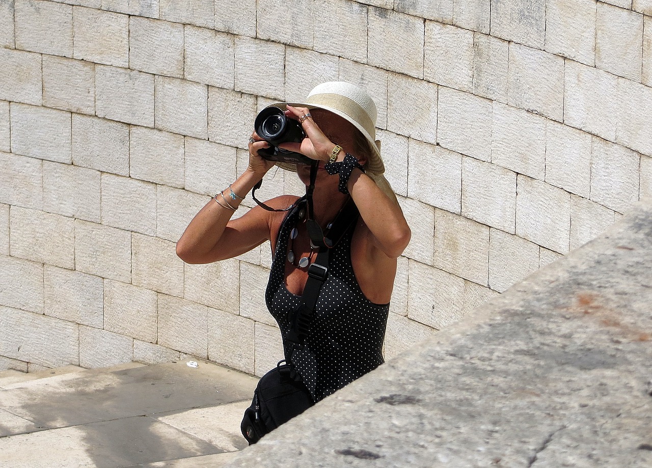 the photographer a woman summer free photo