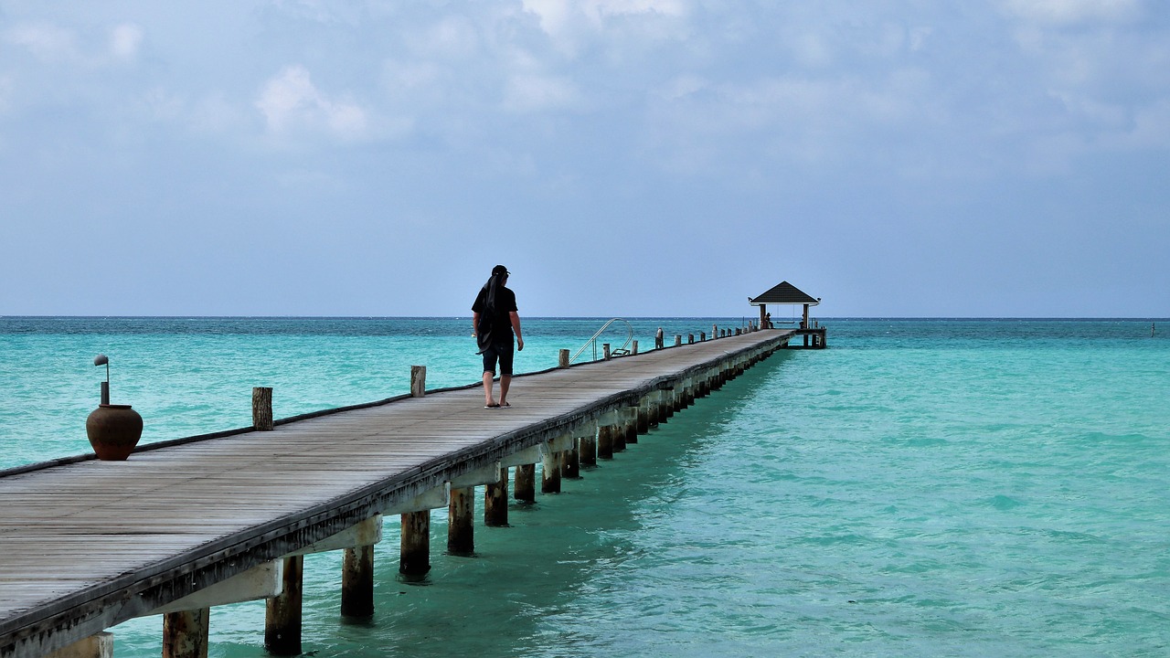 the pier  paradise  maldives free photo