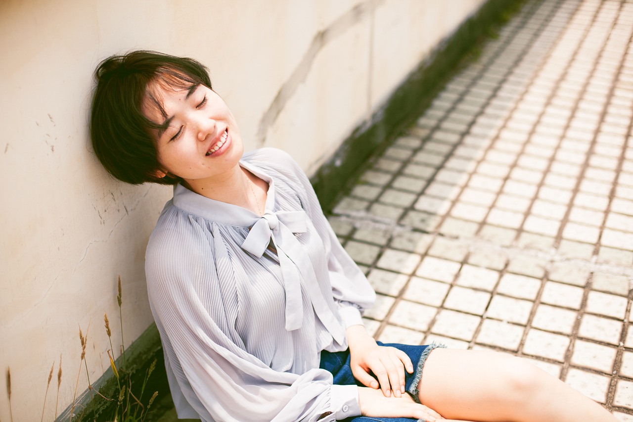 the rooftop girls short hair free photo