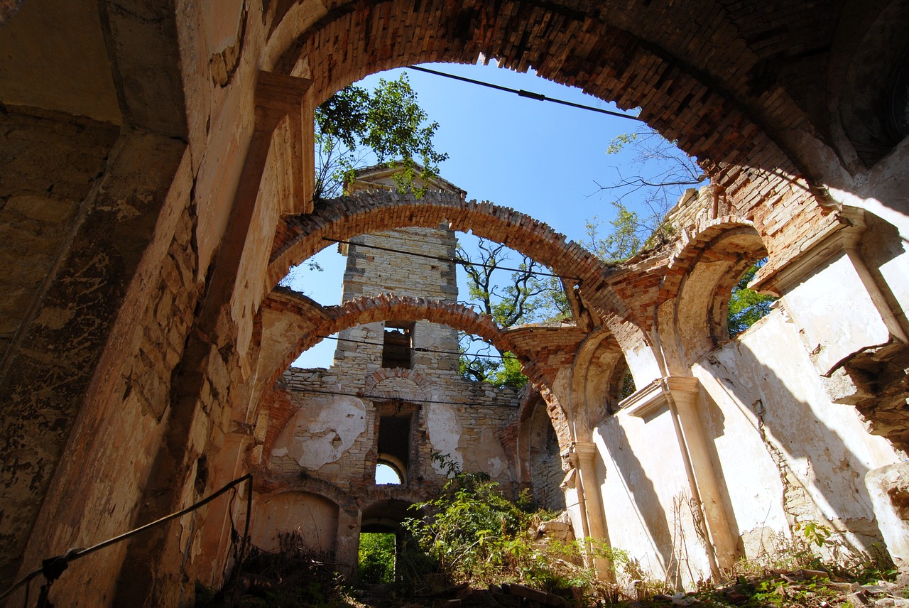 the ruins of the church devastation free photo