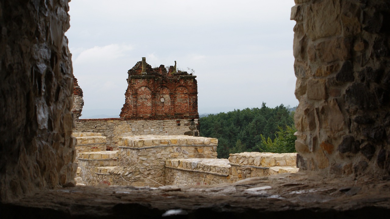 the ruins of the castle view free photo