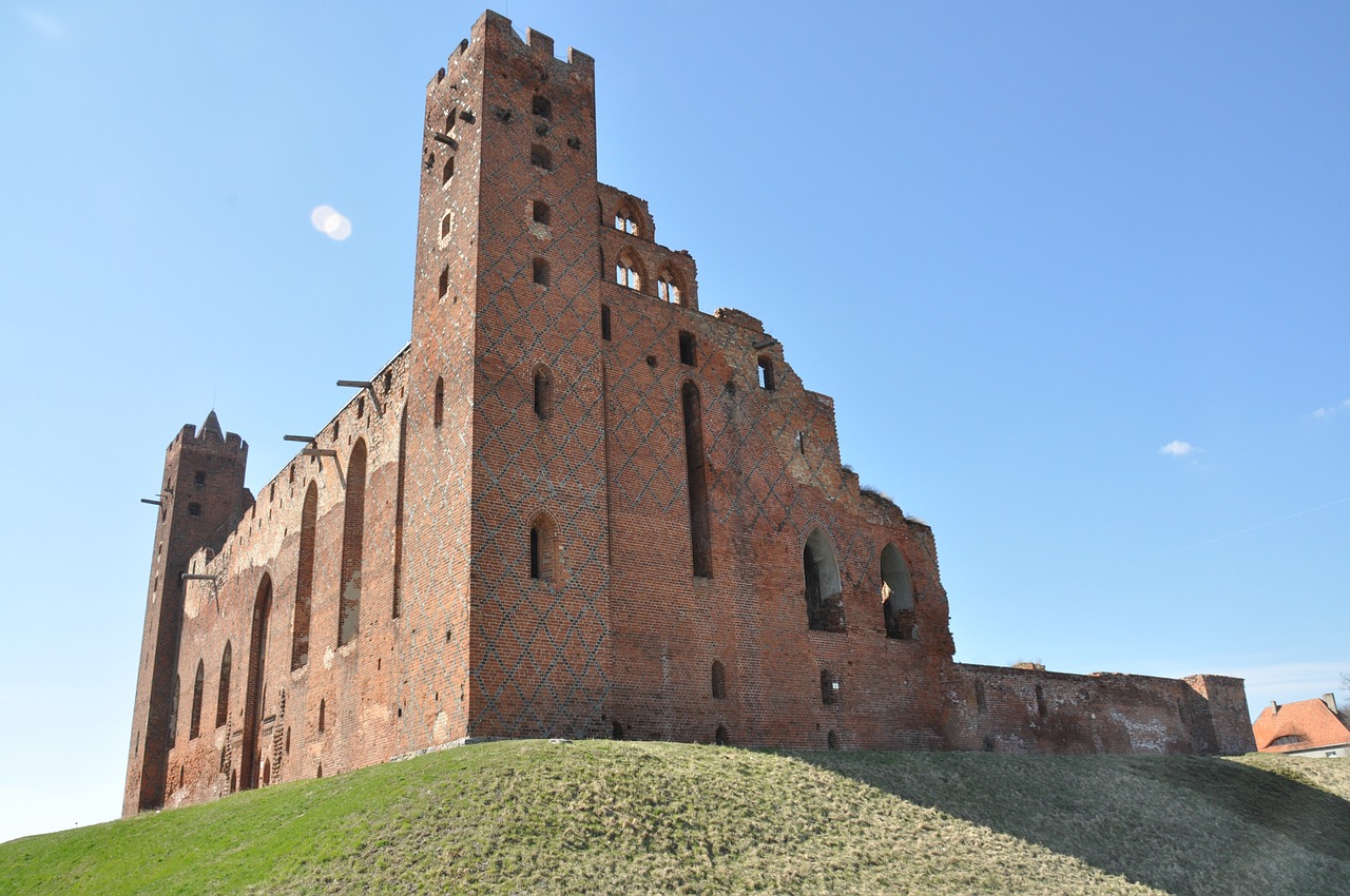 the ruins of the castle monument free photo