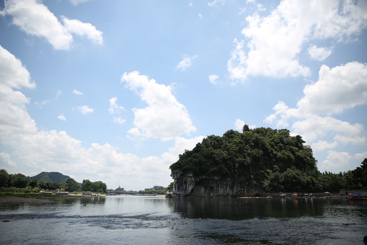 the scenery the li river elephant trunk hill free photo