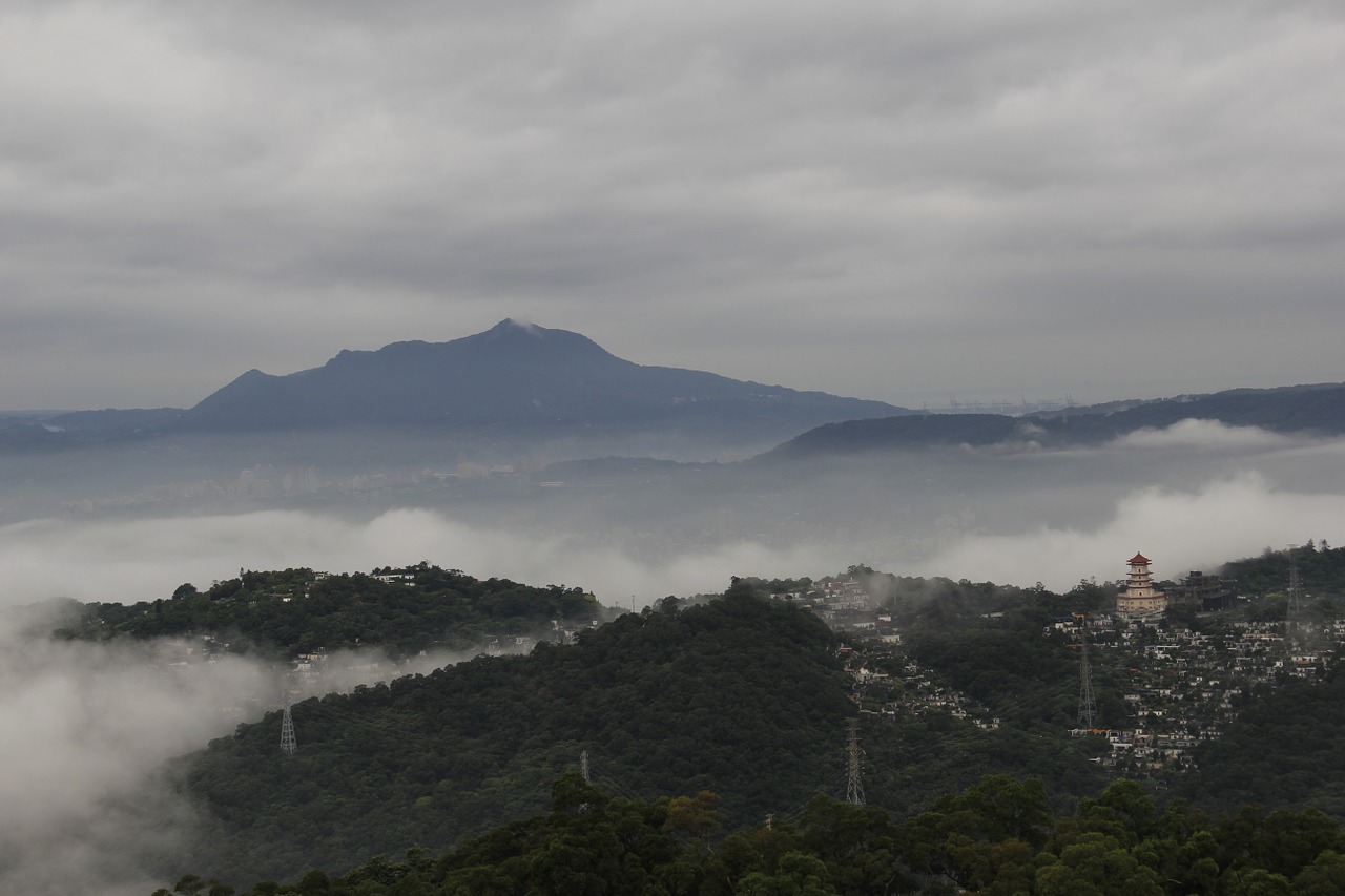the scenery mountain fog free photo