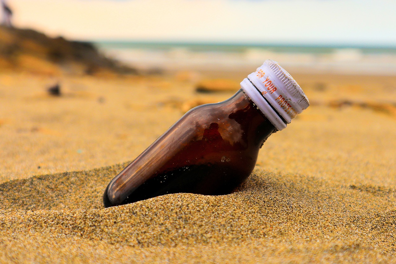 the sea  bottle  nature free photo