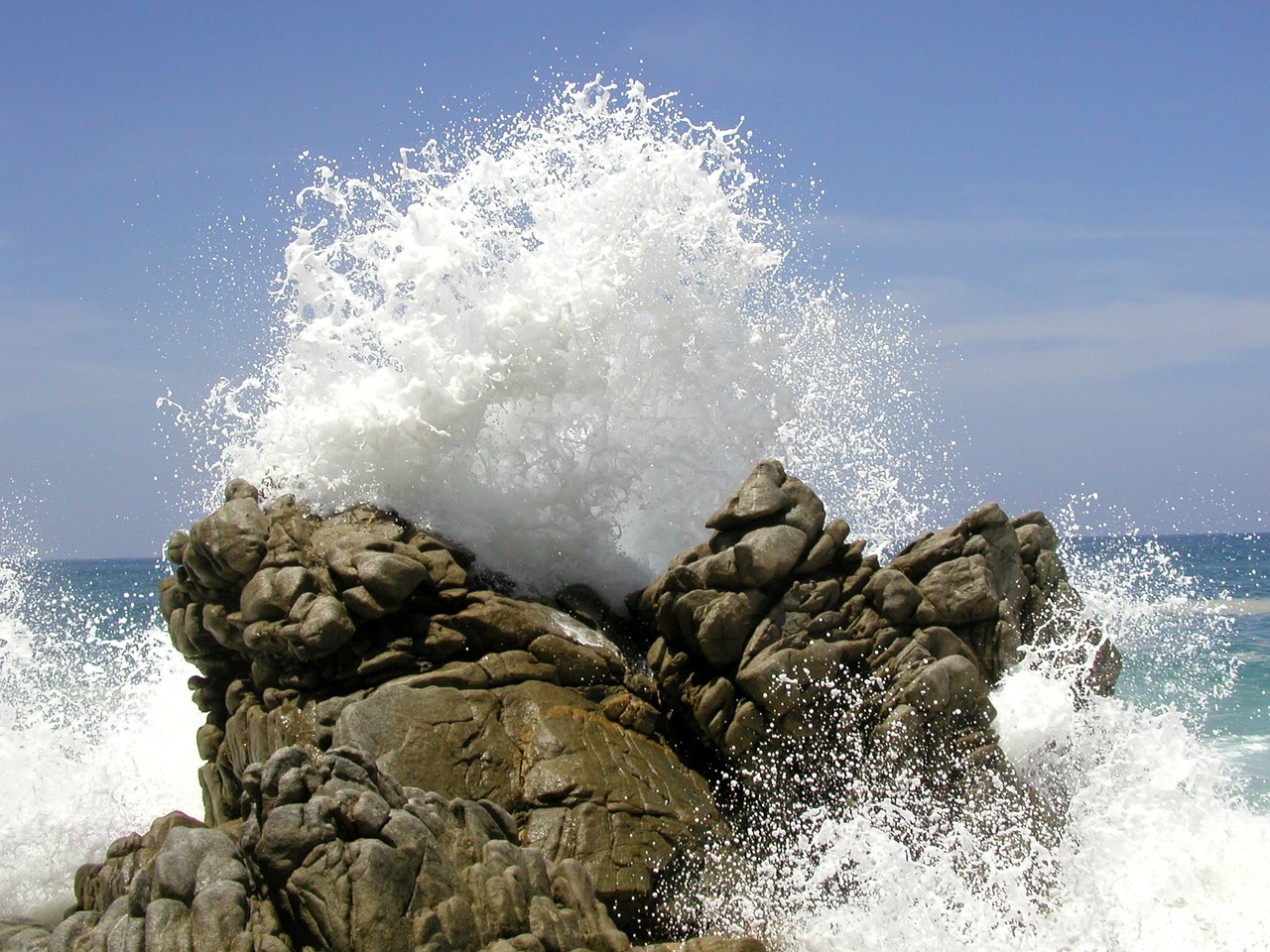 the sea wave rock free photo