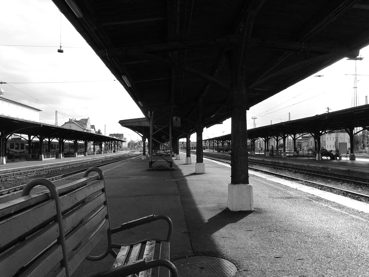 the station railway station peron free photo