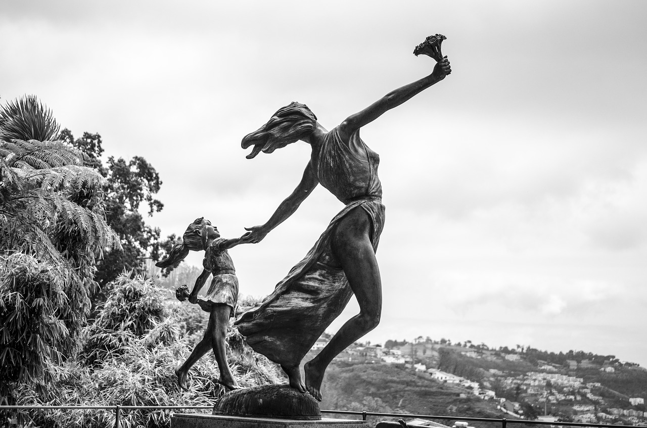 the statue sculpture woman free photo