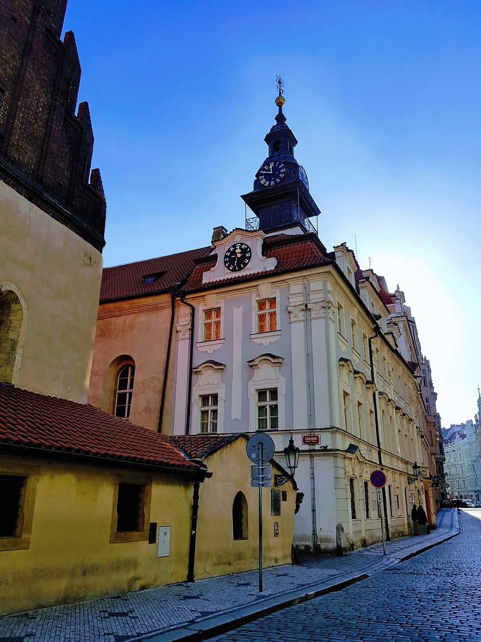 the synagogue  prague  architecture free photo