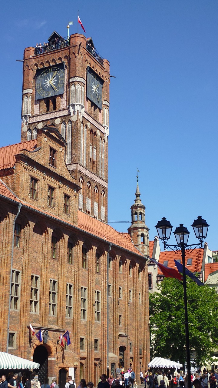 the town hall  toruń  poland free photo