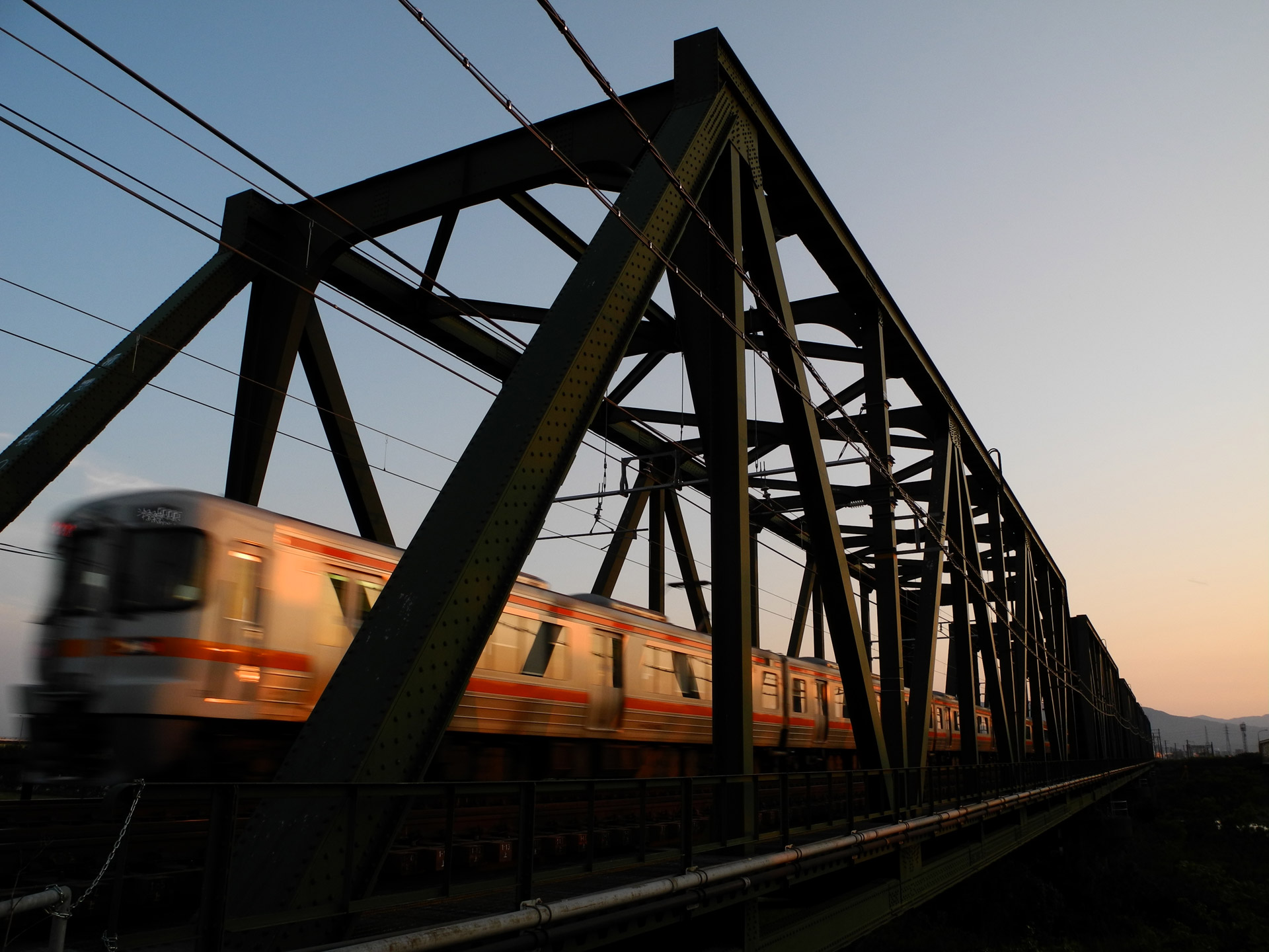 train bridge run free photo