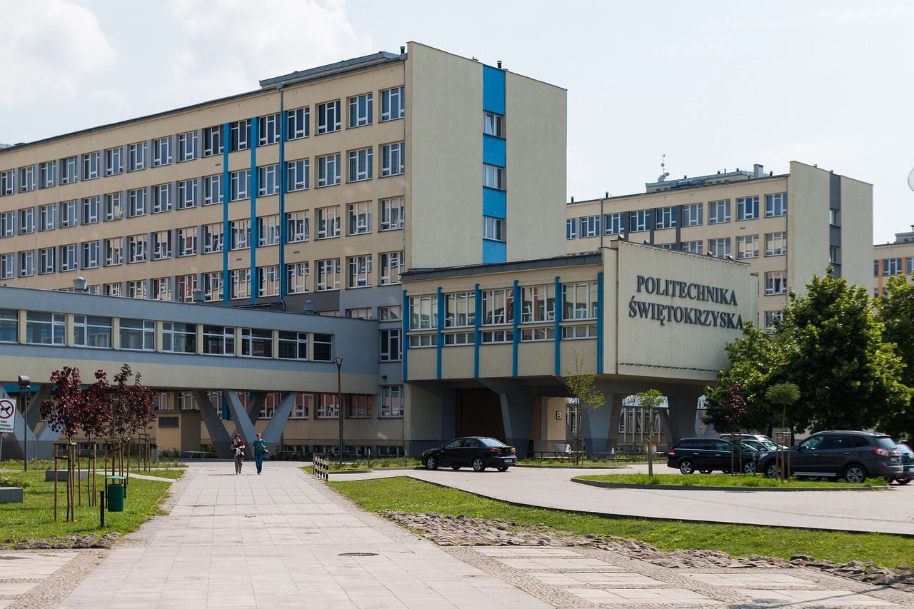 the university school kielce free photo