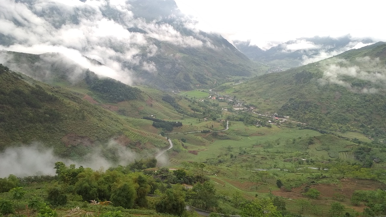 the valley  ha  giang free photo