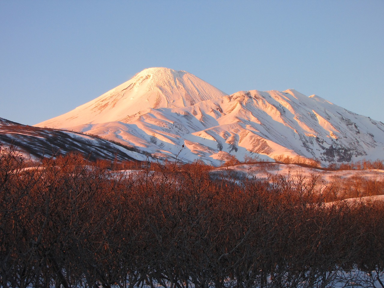 the volcano avachinsky kamchatka mountains free photo