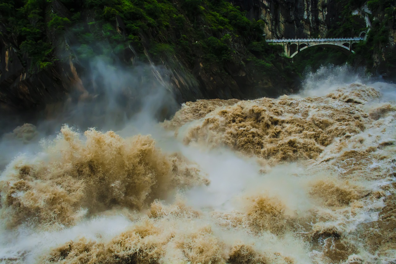 the yangtze river tiger leaping gorge gallop free photo