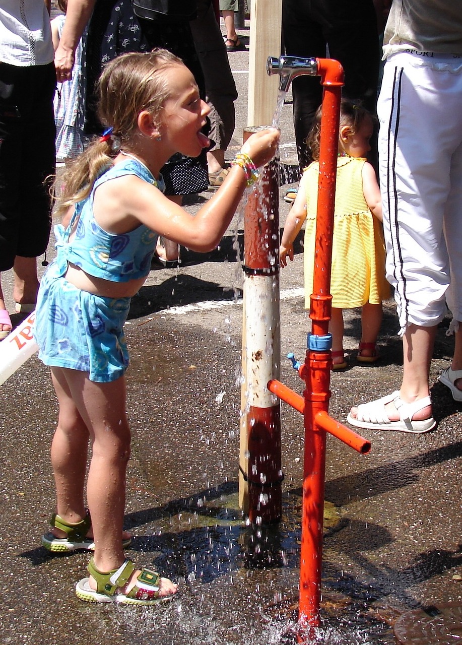 thirst,heat,child,fountain,free pictures, free photos, free images, royalty free, free illustrations, public domain