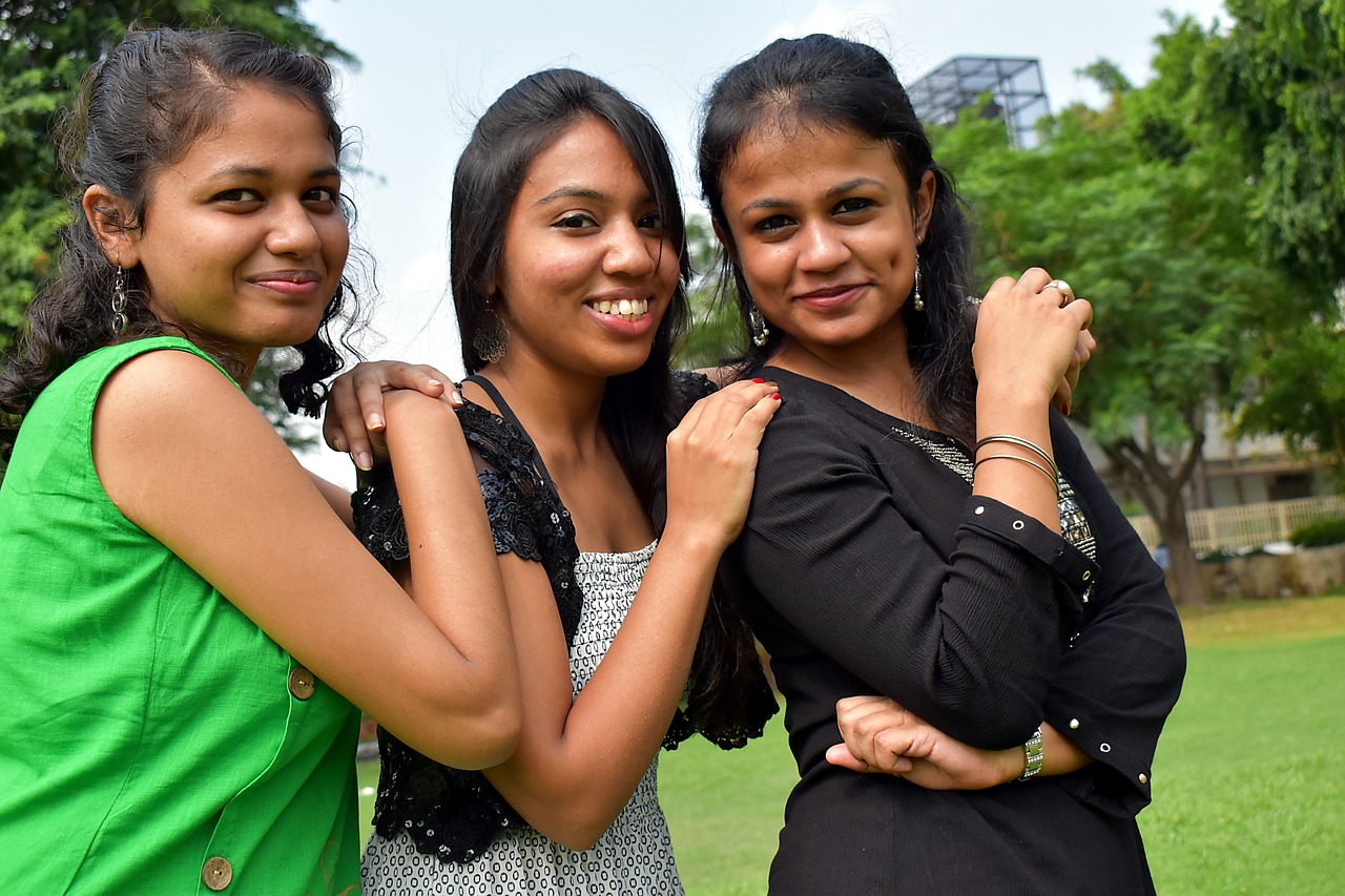 three beauties feminine indians free photo