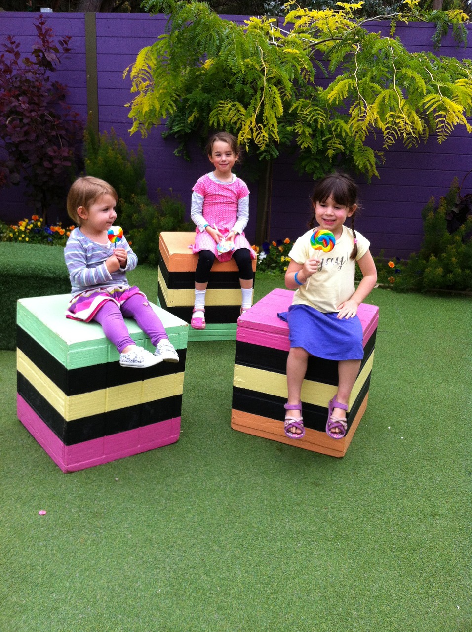 three girls playing free photo