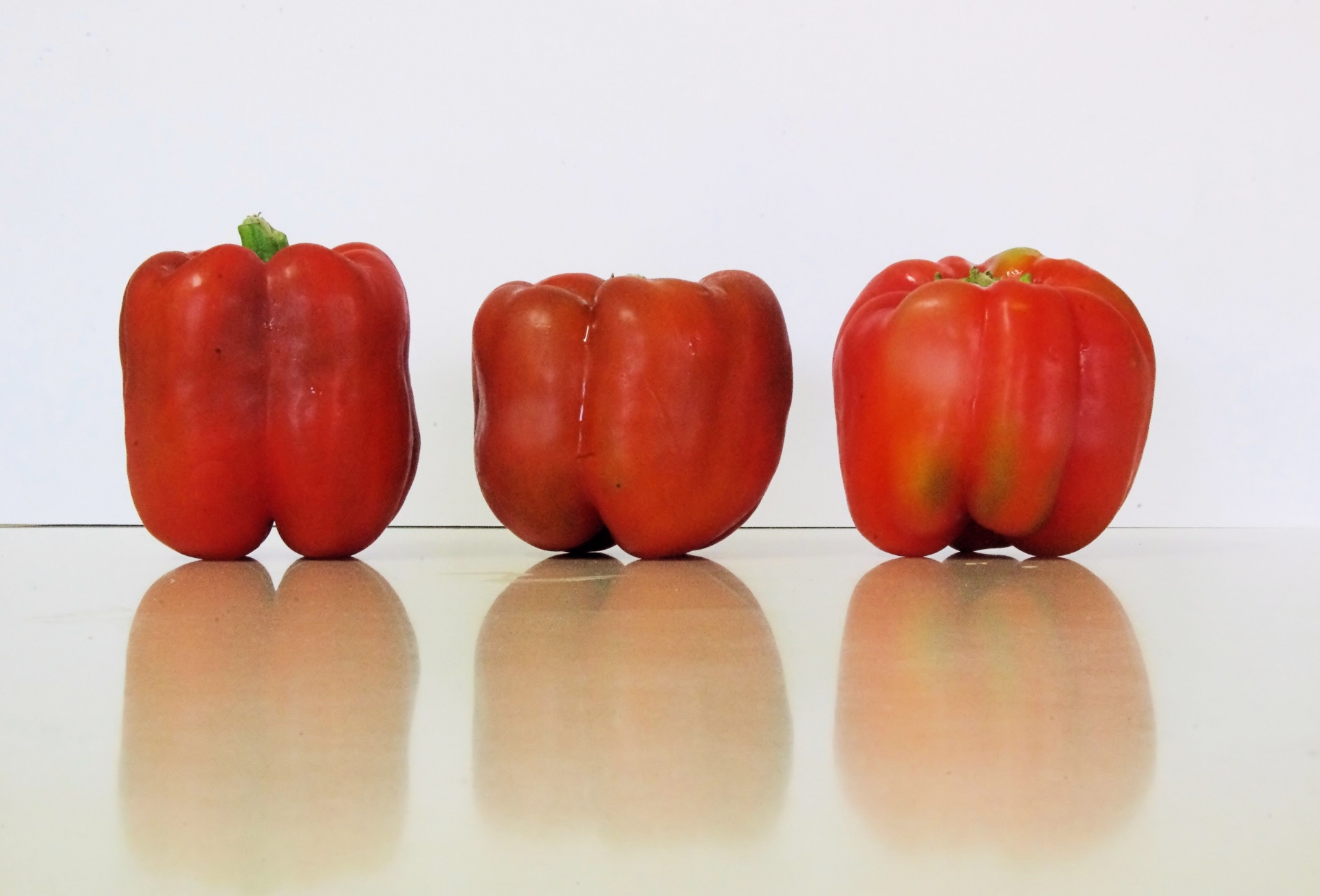 three red peppers free photo