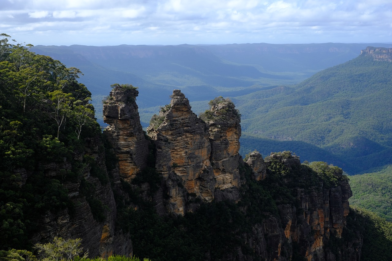 three sisters  blue mountains  landscape free photo
